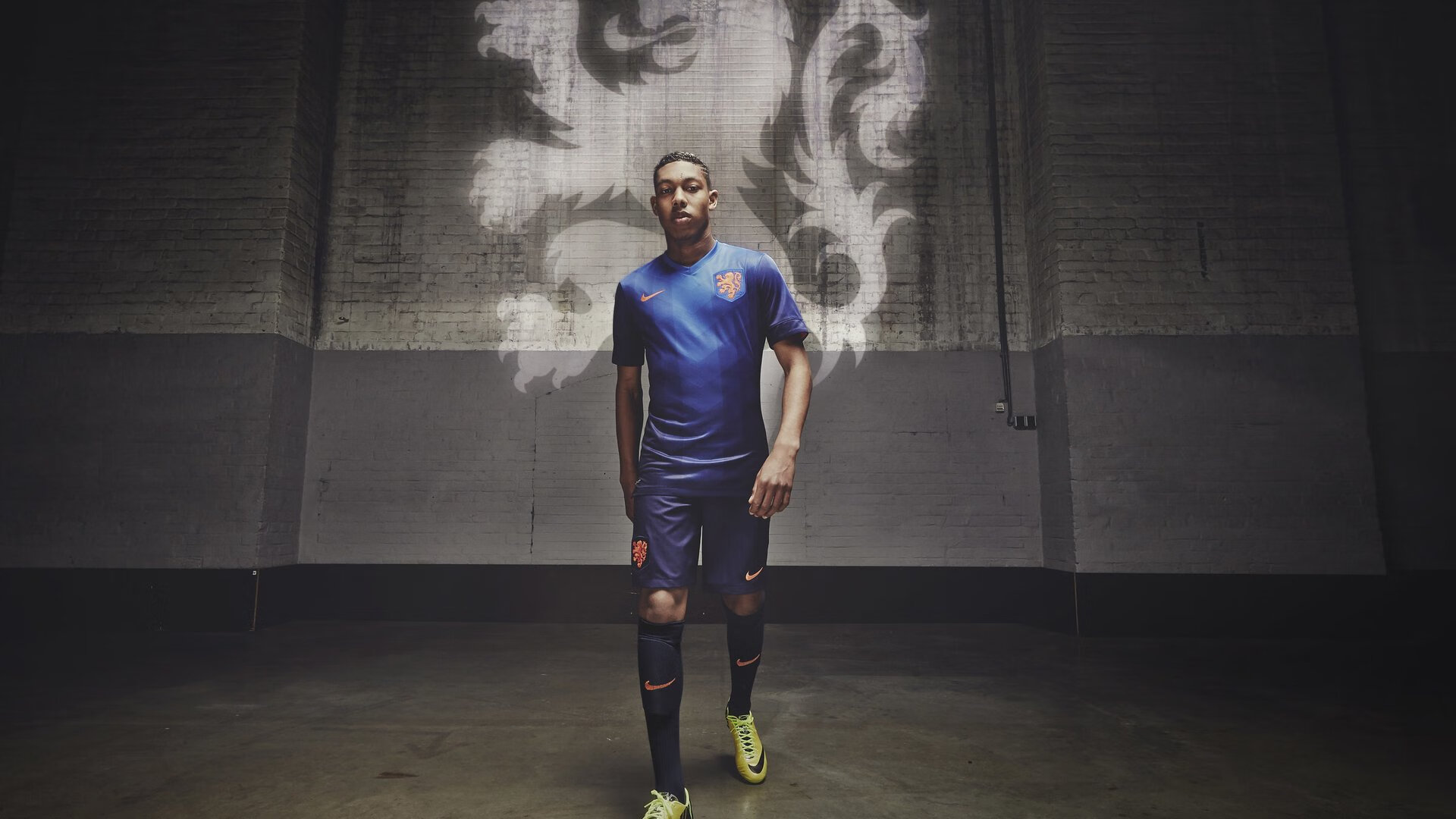 曼联战术分析引发专家热烈讨论，曼联的战术打法